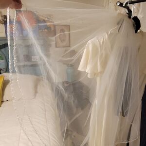 Elegant White Bridal Veil